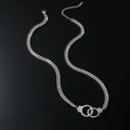 Collana hip hop con ciondolo a manette, strass scintillanti e catena a maglia classica - Manette Argento-Catena Curb 45+6cm