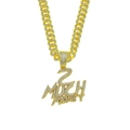 Detailansicht des 2 MUCH MONEY Anhängers mit Zirkonia an einer goldenen Panzerkette - Mit 50cm Kubanischer Kette / Gold