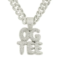 Dettaglio della catena Cuban hip-hop in argento con ciondolo OG TEE in pavé di cristalli - Collana Ciondolo Lettera OG TEE / Argento