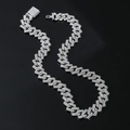Dettaglio della catena cubana argento 15mm con chiusura quadrata tempestata di zirconi - Collana / 18 pollici / Argento