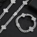 Detailansicht der silbernen Panzerkette und Armband-Set mit Kleeblatt-Anhängern und Zirkonia - Halskette 24 Zoll (60.96cm) / Platin