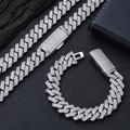 Detail van 16mm zilveren Cubaanse schakelketting set met glimmende strassteentjes - Armband 9 Inch / Platina