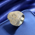Anello hip hop placcato oro con pavé di zirconi e fascia larga da uomo elegante - US 7 / Oro