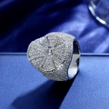 Anello hip hop da uomo in argento con motivo a croce e pavé di zirconi bianchi scintillanti - US 7 / Platino