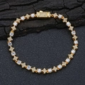 Dettaglio di un bracciale tennis dorato da 6 mm con elementi a stella e chiusura a scatola - 9 pollici / Oro Zircone Bianco