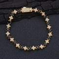 Dettaglio macro del bracciale tennis dorato da 6mm con zirconi neri e maglie a stella - 9 pollici / Oro Zirconia Nero