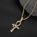 Dettaglio del ciondolo a croce Ankh dorata con occhio di Horus e zirconi micro - Ankh Cross Eye of Horus / 24 pollici*3mm Catena a Corda / Stile 2 Oro
