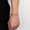 Bracelet chaîne torsadée en or 18 carats porté au poignet pour un look chic - Largeur 3mm-Longueur 17.78cm / Or