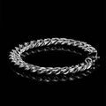 Bracciale a catena cubana argento lucido su sfondo nero riflettente con chiusura a moschettone - 8mm / 9 pollici / Color Acciaio