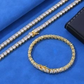 Details des goldene Tennis-Halsketten- und Armband-Sets mit Zirkonia auf blauem Samt - 20 Zoll (50.80cm) / 6mm Breite / Gold