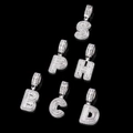 Detailansicht der eisgekühlten Silber-Buchstabenanhänger mit Zirkonia-Steinen im Baguetteschliff - Buchstabe B (24inch*3mm Rope Chain) / Platin