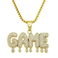 Goldfarbene GAME Buchstaben-Halskette mit funkelnden Diamanten und Drip-Design - Tropfen Buchstabe GAME Stil / Gold