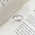 Anello a stella a quattro punte in argento S925 con zircone su pagine di un libro antico - Aperto Regolabile / Oro Bianco