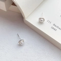 Eleganti orecchini a perno in argento S925 con design a perla e montatura minimalista - Argento 925 / Argento