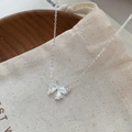 Elegante collana a farfalla in argento S999 con ciondolo in zircone su sfondo regalo - Argento 925 / Argento (Argento S925)