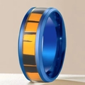 Anillo de hombre en acero de titanio azul con elegante incrustación de cuadros amarillos - US 6 / Anillo ancho de retazos geométricos modernos (14-D-2) / Azul