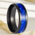 Anello da uomo in acciaio al titanio nero opaco con intarsio madreperla blu marmorizzato. - Nero (18-B-4)