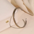 Elegante bracciale rigido aperto in acciaio inossidabile bicolore con trama a maglia dorata - Catena Oro Forma C Acciaio