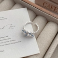 S925 Sterlingsilber Ring mit unregelmäßiger Textur und fünf blauen Zirkonsteinen - Einstellbar Offen / Silber