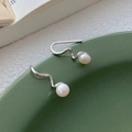 Pendientes espirales minimalistas de plata S925 con perlas de agua dulce en plato cerámico - Plata 925 / Oro Blanco