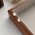 Orecchini a stella in argento sterling S999 con trama diamantata su vassoio in legno - Stile Stella Ghiaccio Tritato (C696) / Argento 990 / Argento
