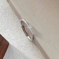 Eleganter S999 Sterlingsilber Ring mit Sechs-Krallen-Fassung und rundem Zirkonia - Einstellbar Offen / Weißgold