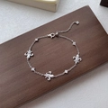 S925 Sterlingsilber Armband mit Fleur-de-lis Anhängern und mattierter Textur - 925er Silber / Weißgold