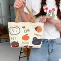 Mini-Leinentasche in Creme mit bunten Cartoon-Bären und Fruchtmotiven für den Alltag - Fruchtbär in Cremeweiß