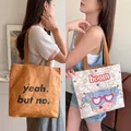 Zweiseitige Canvas-Tragetasche mit Retro-Typografie und Cartoon-Druck in Braun - Brötchen Mädchen / Gebrochenes Weiß