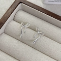 Eleganti orecchini a fiocco in argento sterling S925 su cuscino beige in scatola di legno - Argento 925 / Argento
