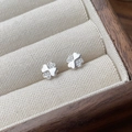Minimalist S925 sterling silver four-leaf clover stud earrings with sparkling pavé stones - 925 Silver / White Gold