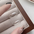Bagues minimalistes en argent sterling S999 avec finition mate et design ouvert - Modèle Homme (D517) / Argent