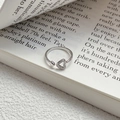 Minimalistischer S925 Sterlingsilber Ring mit glitzerndem hohlem Doppelherz-Design - Einstellbar Offen / Weißgold