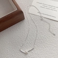 Elegant S925 sterling silver necklace featuring a central freshwater pearl on a curved bar - 925 Silver / Silver