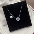 Collier en argent S925 avec perle d'eau douce et pendentif saphir bleu serti de diamants - Argent 925 / Or Blanc