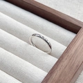 Anillo abierto minimalista de plata de ley S925 con grabado Smile y acabado pulido elegante - Abierto Ajustable / Color Vintage