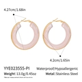 Detail van roze hars oorringen met waterdichte roestvrijstalen stekers en afmetingen - Roze Ringstijl (YYE023555-PI)
