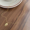 Elegante collana in argento S925 dorato con ciondolo ovale a perline su piatto in ceramica - Argento 925 / Oro