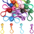 Bunte Metallglocken und Acrylkarabiner für DIY-Schmuckherstellung und Schlüsselanhänger - 5 Stück/Packung (Gesamtlänge 73mm) / Zufällige Mischfarben