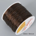 Vue détaillée du fil élastique marron foncé 0,8 mm pour la création de bijoux DIY - 0.8mm (Env. 50m/Rouleau) / Café