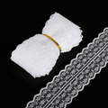 Nastro di pizzo floreale bianco 45mm con bordi smerlati per cucito e fai da te - Bianco