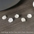 Dettaglio di petali di perle ABS 15x17mm per la creazione di forcine e accessori fai-da-te - Piccola Taglia Petali Beige