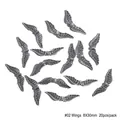 Vista dettagliata di perline ali d'angelo in lega d'argento antico 8x30mm per gioielli - Stile Ala #02 / 20 Pezzi/Confezione (8x30mm) / Argento Antico