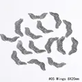 Vue détaillée de breloques ailes en argent avec cœur pour création de bijoux DIY - Style d'Aile #05 / 20 Pièces/Paquet (8x20mm) / Argent antique