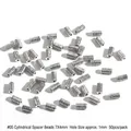 Makro-Detail von 7x4mm silbernen Zylinder-Abstandshalter-Perlen mit Spiralstruktur - #05 Zylindrische Zwischenperle (7x4mm)