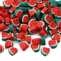 Dettaglio di perline fatte a mano in argilla polimerica ad anguria per gioielli fai da te - 30 Pezzi/Confezione / 11x10x4mm / Stile Anguria Triangolare Rossa