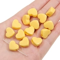 Perline a cuore in acrilico giallo lucido tenute in mano per braccialetti fai da te - Giallo