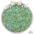 Mischung aus 2mm grünen und blauen Perlen 660 Stück in einer silbernen Schale für DIY Schmuck - Grünes Licht Wald