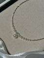Vue rapprochée d'un collier en argent S925 avec perles, zircon central et ruban de soie - 26# Chaîne en Métal à Perle Blanche Dégradée