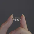 Elegante anillo de lazo en plata de ley S925 con banda abierta ajustable para mujer - Abierto Ajustable / Plateado